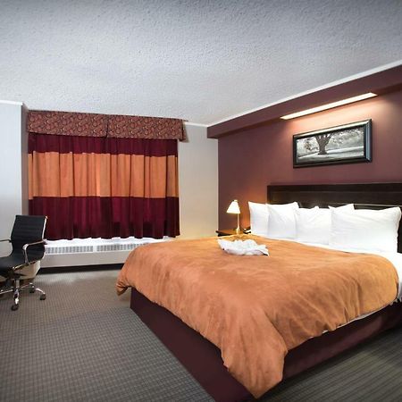 Coliseum Inn Едмонтон Екстер'єр фото