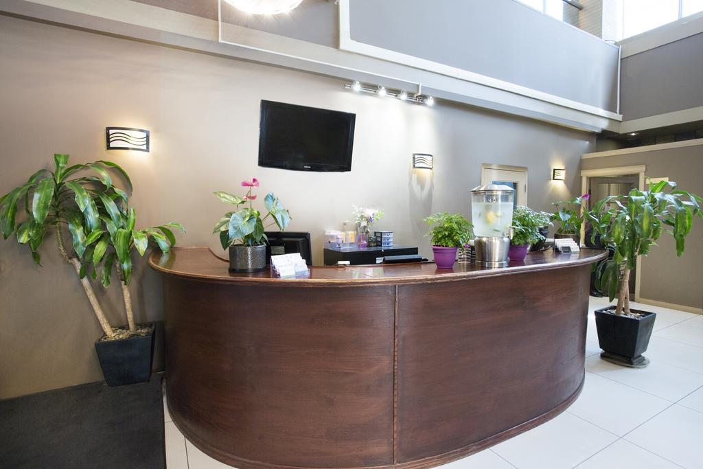 Coliseum Inn Едмонтон Екстер'єр фото