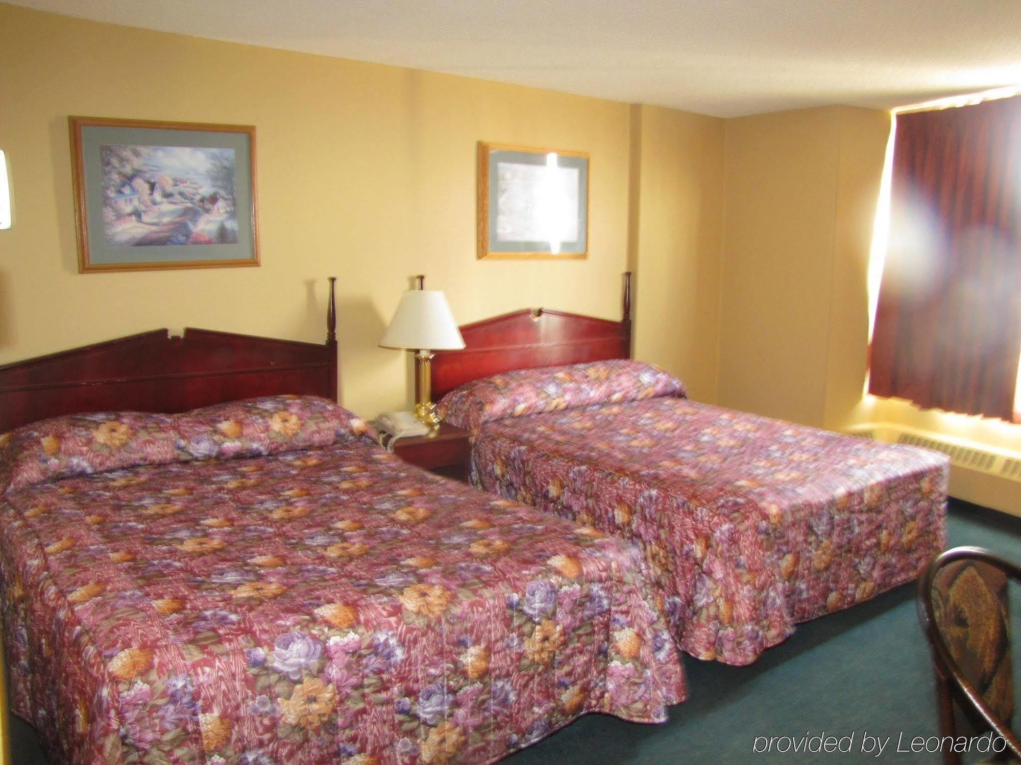 Coliseum Inn Едмонтон Номер фото